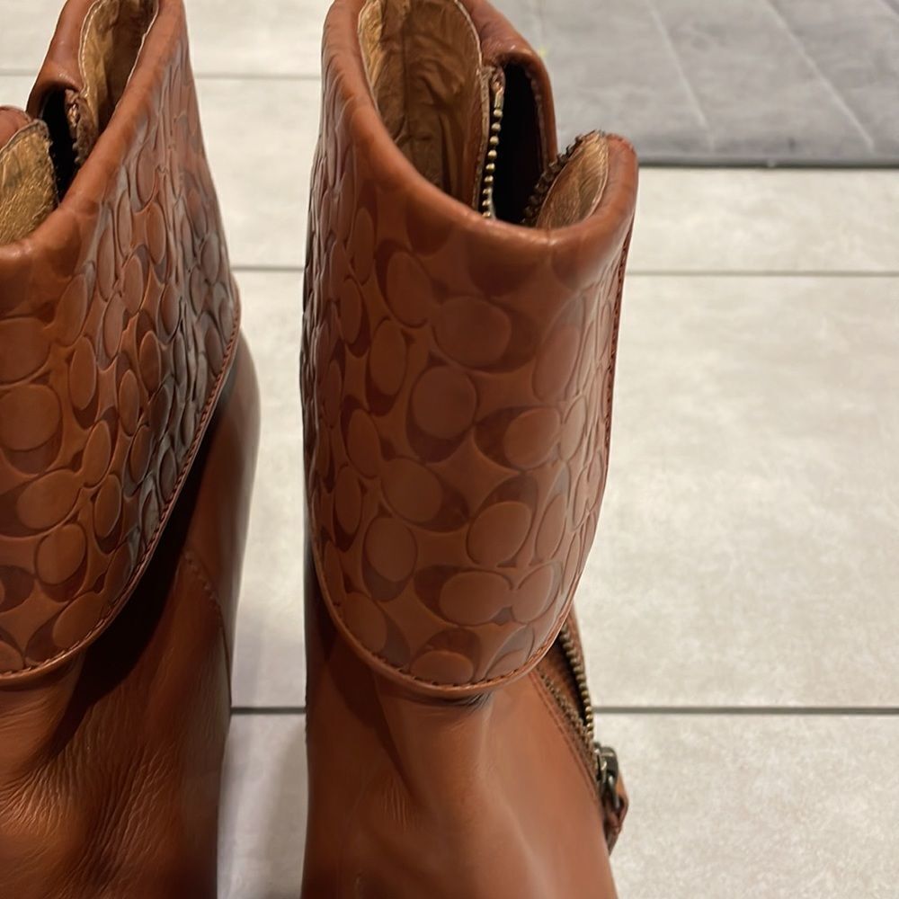 Coach woman’s high heeled booties - Picture 4 of 16